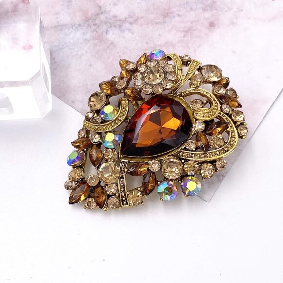 Women's Vintage Austrian Crystal Elegant Flower Teardrop Brooch Gold Tone - Picture 2 of 5